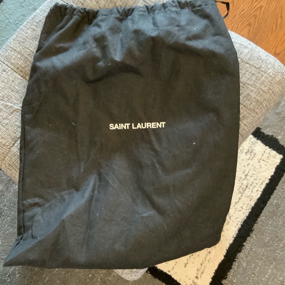 Saint Laurent, white with trim, smoke free home - Picture 7 of 7